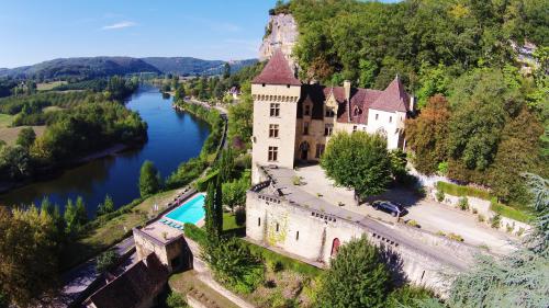 Château, piscine et Dordogne