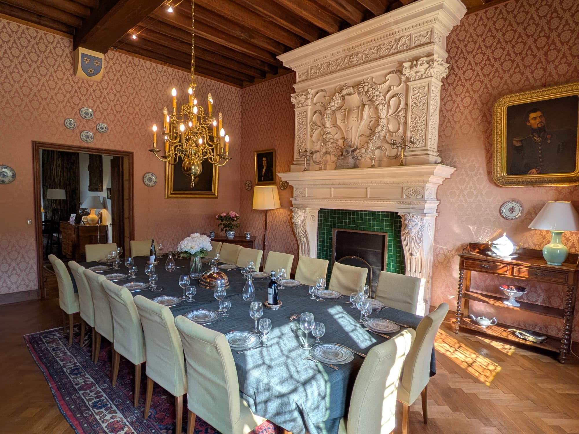 Table de 16 couverts